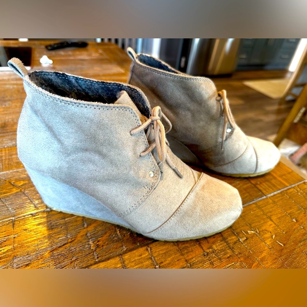 Faded Glory Wedge Ankle Boots Beige Faux Suede size 7 1/2